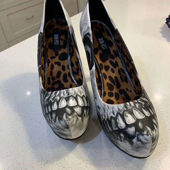 Iron Fist Dead on Platform - Picture 6 of 12